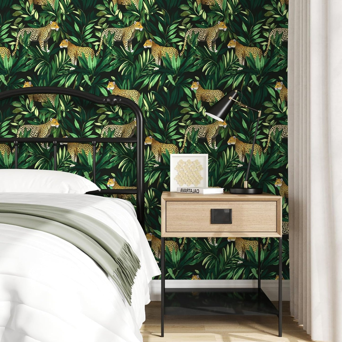 HENNOR - Tiger Peel and Stick Wallpaper Jungle Animals Wallpaper